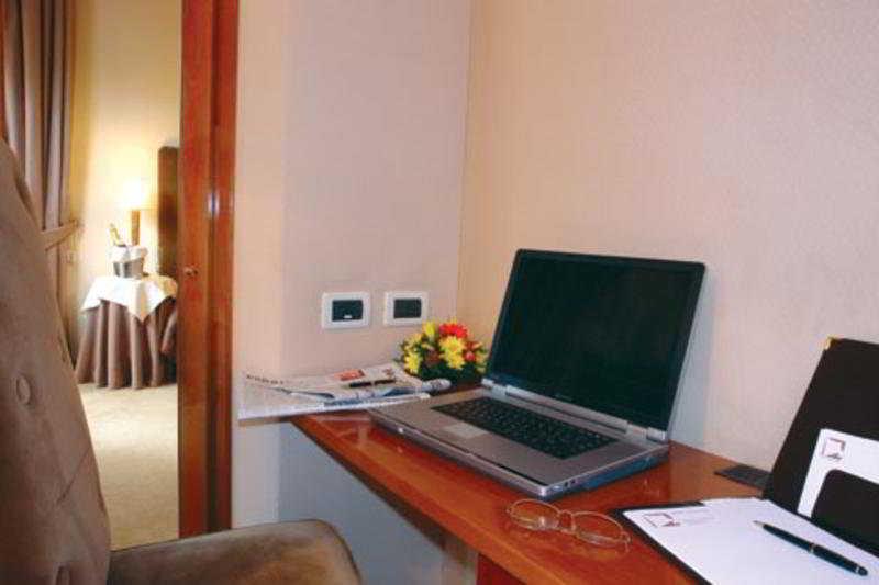 Hotel Planet Rome Bagian luar foto