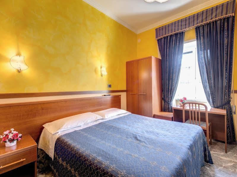 Hotel Planet Rome Bagian luar foto