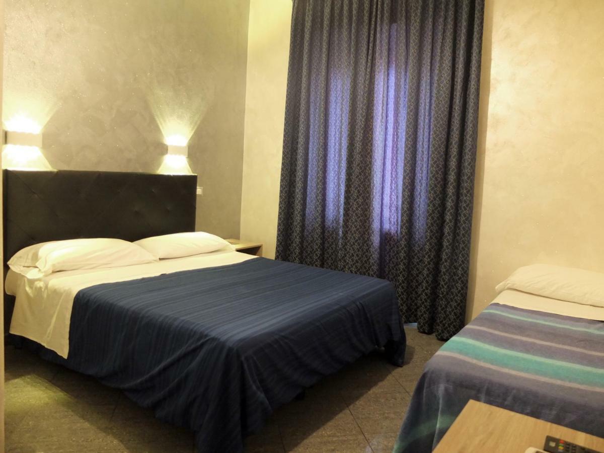 Hotel Planet Rome Bagian luar foto